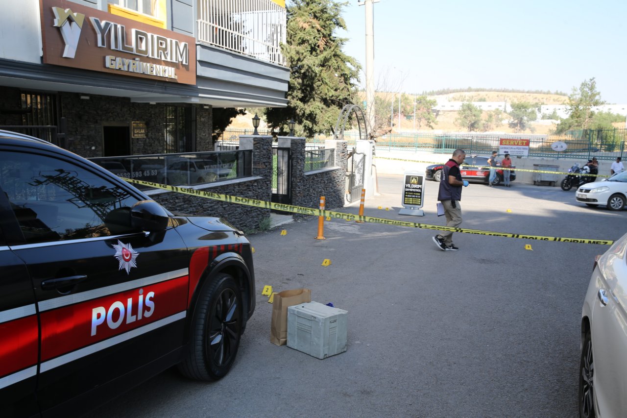 Sokak ortasında silahlı çatışma! Yaralılar var