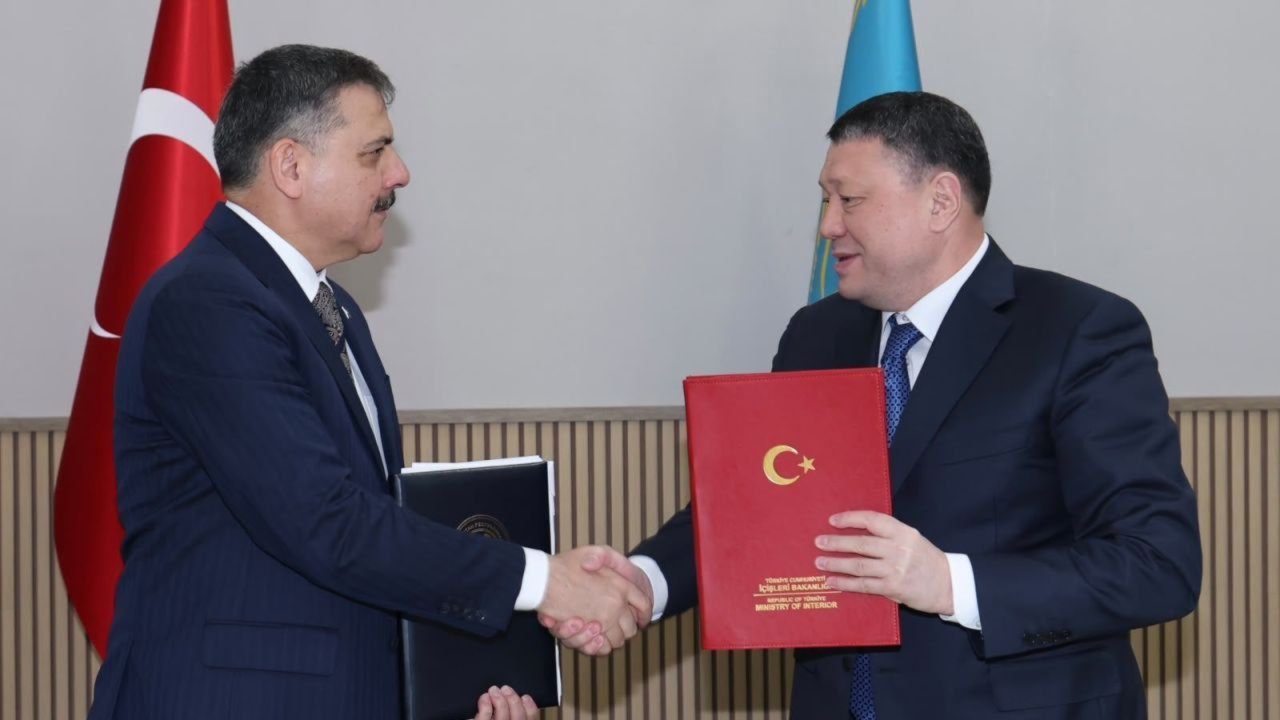 Türk pasaportuyla seyahatte büyük kolaylık! Ankara'da imzalar atılacak