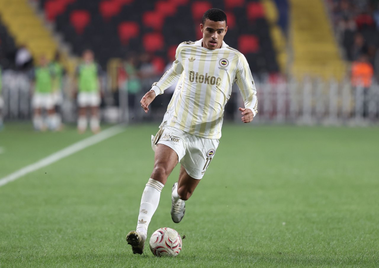 Mason Greenwood'un serbest vuruşu ve Kerem Aktürkoğlu'nun şutu direğe takıldı.