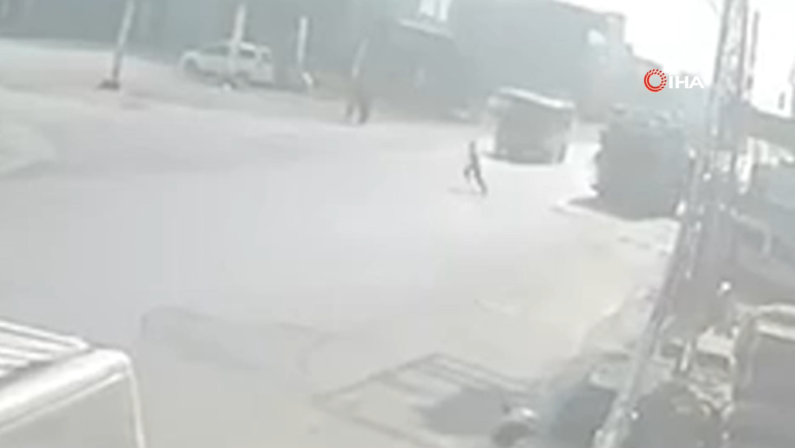 11 yaşındaki çocuk metrelerce sürüklendi, kanlar içinde kaldı! Korkunç kaza anı kamerada