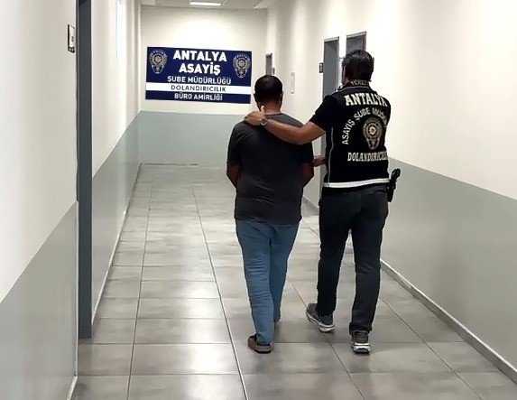 Dolandırıcının yalanı elinde patladı! 1,5 milyon liralık tuzağa polis baskını, takip anı kamerada