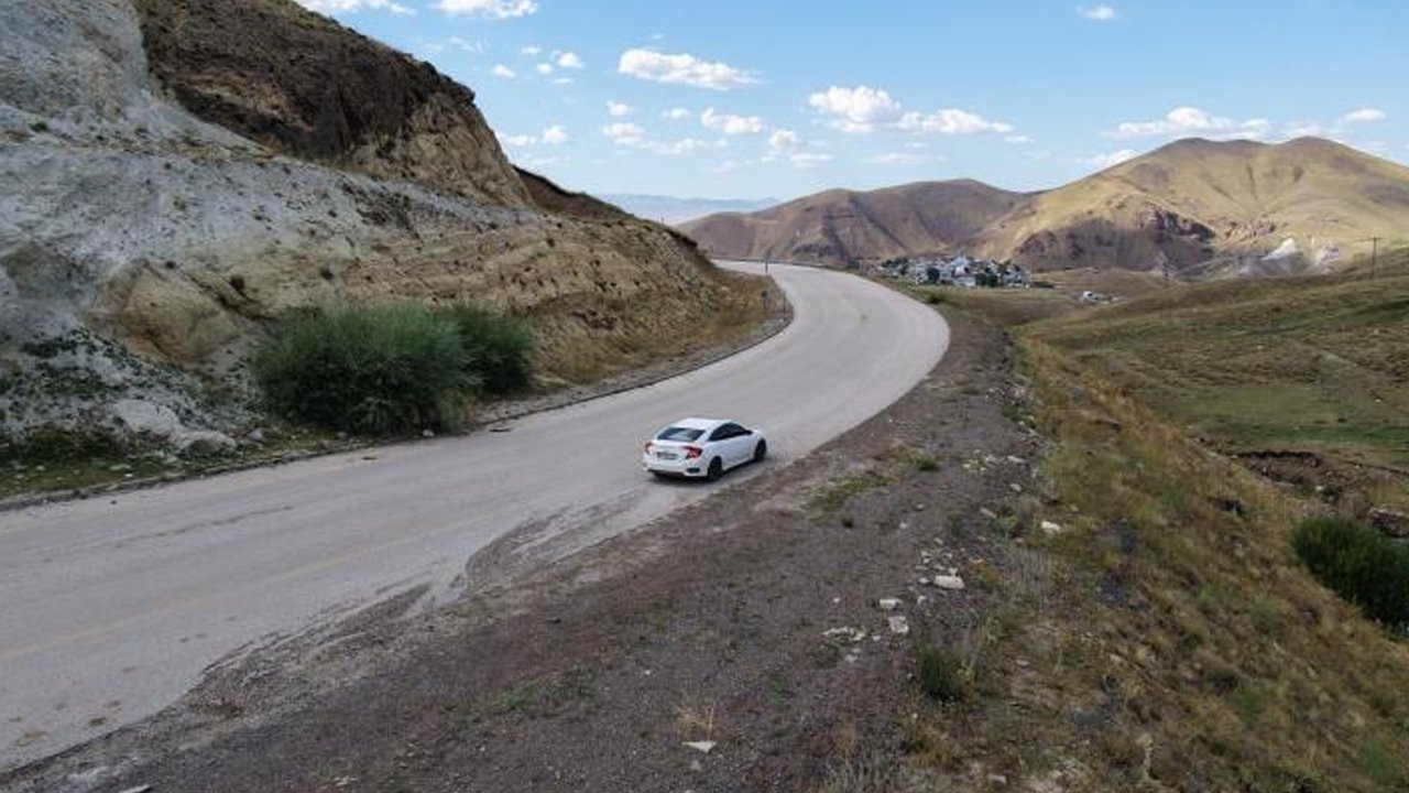 Erzurum'da gizemli yol! Araçlar vites boştayken yokuş yukarı çıkıyor