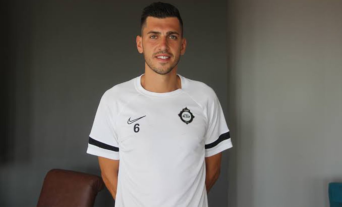 Deneyimli orta saha, son olarak Altay forması giydi.