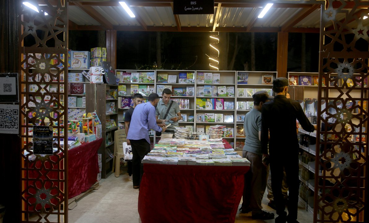 İdlib’de barut değil kitap kokusu var! Okurlar fuarda buluştu