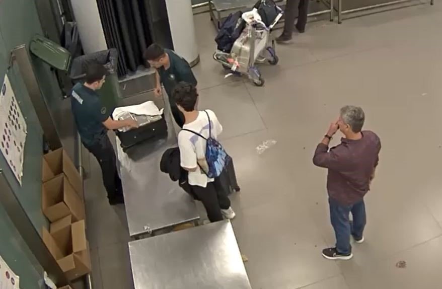 İstanbul Havalimanında nefes kesen uyuşturucu operasyonu! Pilot kıyafeti ile kaçtı