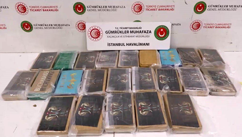 İstanbul Havalimanında nefes kesen uyuşturucu operasyonu! Pilot kıyafeti ile kaçtı