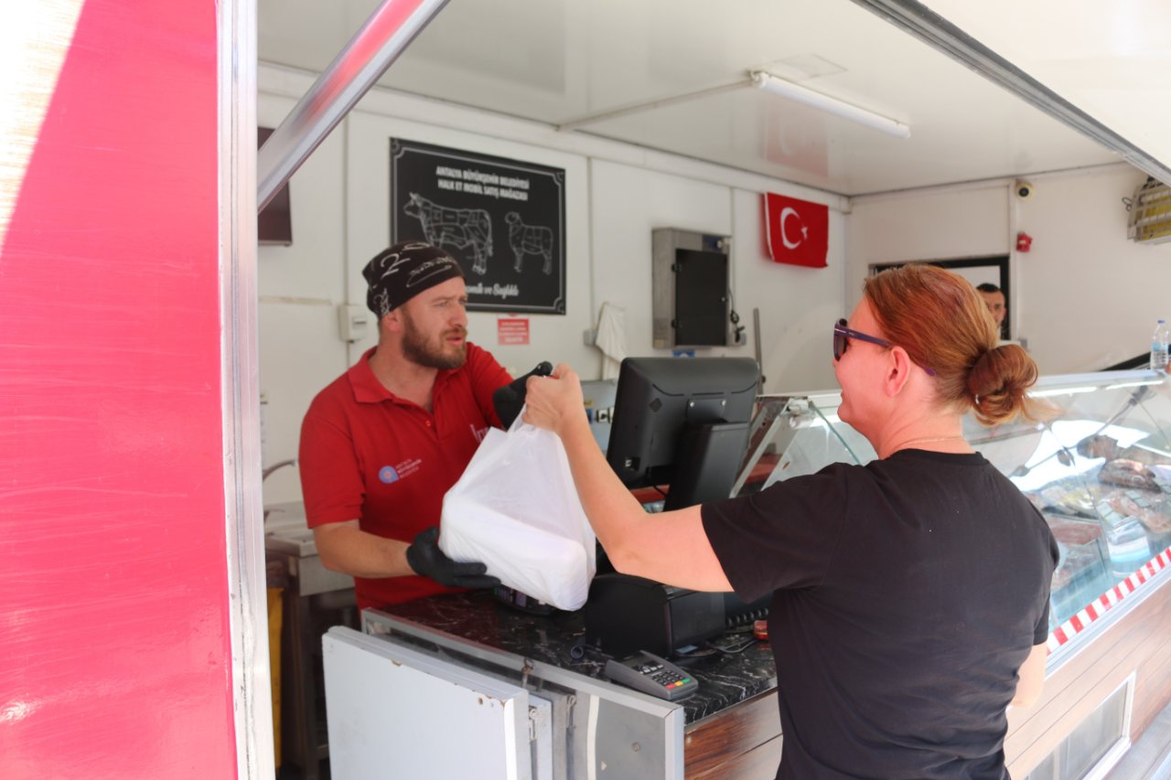 Kaliteli ve uygun fiyatlı et! Belediye vatandaşın ayağına götürüyor