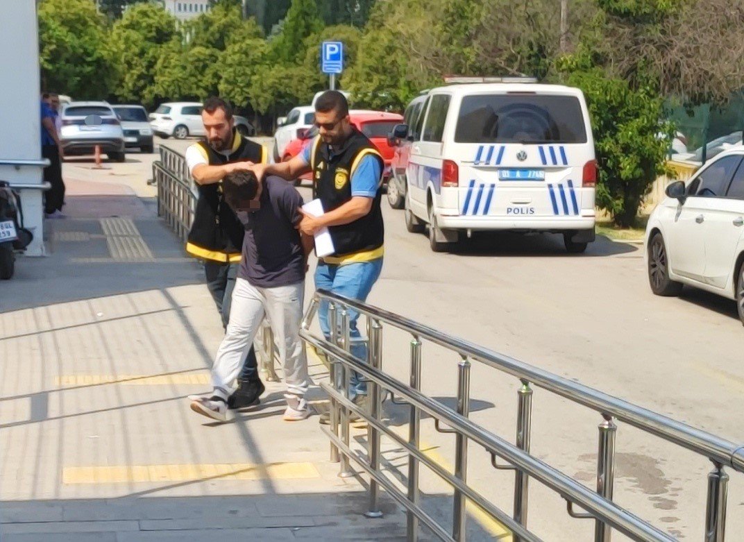 Kavga kanlı bitti: Çocukluk arkadaşını bıçaklayarak öldürdü