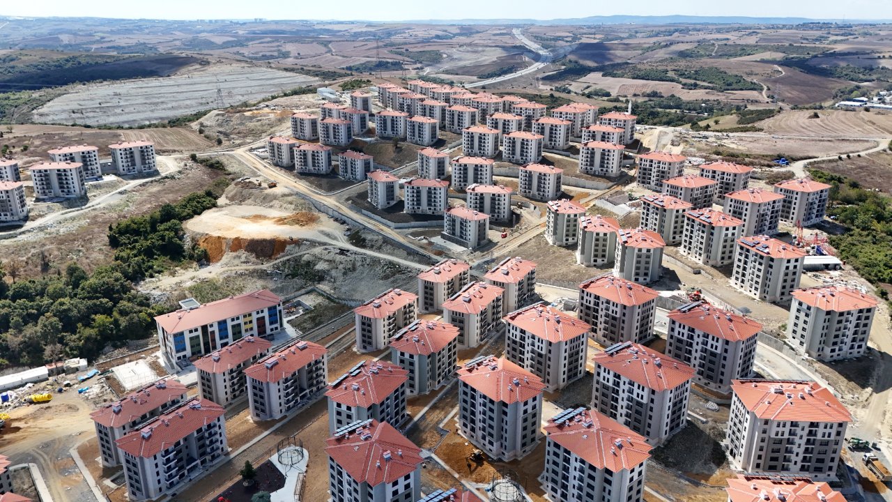 Kiralar bölgenin yarı fiyatında! Arnavutköydeki kiralık sosyal konutlar görüntülendi