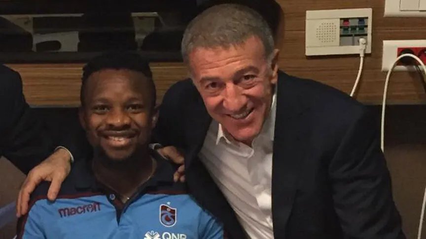 Trabzonspor'da dönemin başkanı Ahmet Ağaoğlu ile Ogenyi Onazi