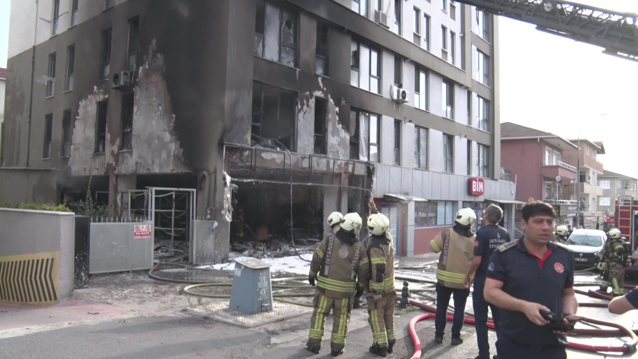 Pendikte ambalaj dükkanında çıkan yangın üst katlara sıçradı