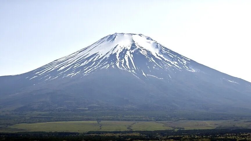 Sezon dışında tırmananlar yandı! Fuji Dağı’ndan kurtarılmak artık ücretli