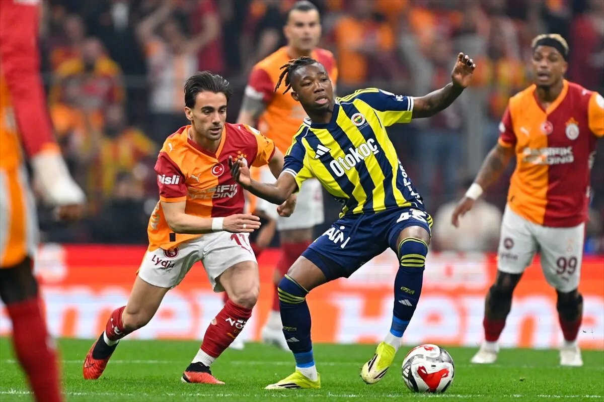 Galatasaray, Süper Lig'de geçtiğimiz sezon konuk ettiği Fenerbahçe'yi 3-0 yenmişti.