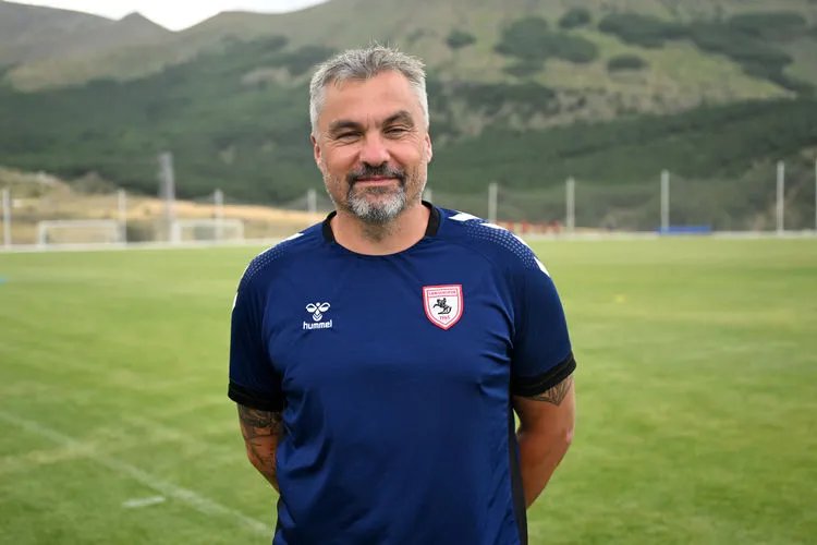 Daha önce Samsunspor'u çalıştıran Thoma Reis, Şubat 2026'da Karadeniz ekibinden ayrılmıştı.