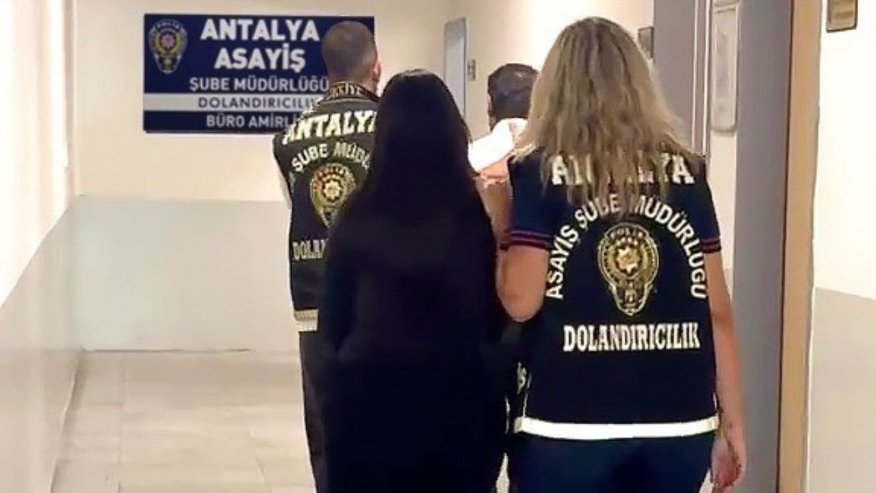 Antalya'da sahte polisler vatandaşı 7 milyon lira dolandırdı