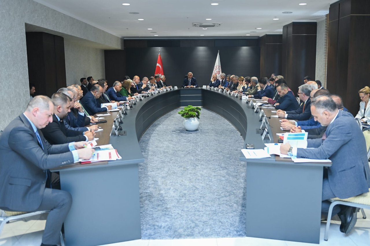 Bakan Ersoy Kahramanmaraş’ta valiler, belediye başkanları ve milletvekillerinin taleplerini dinledi