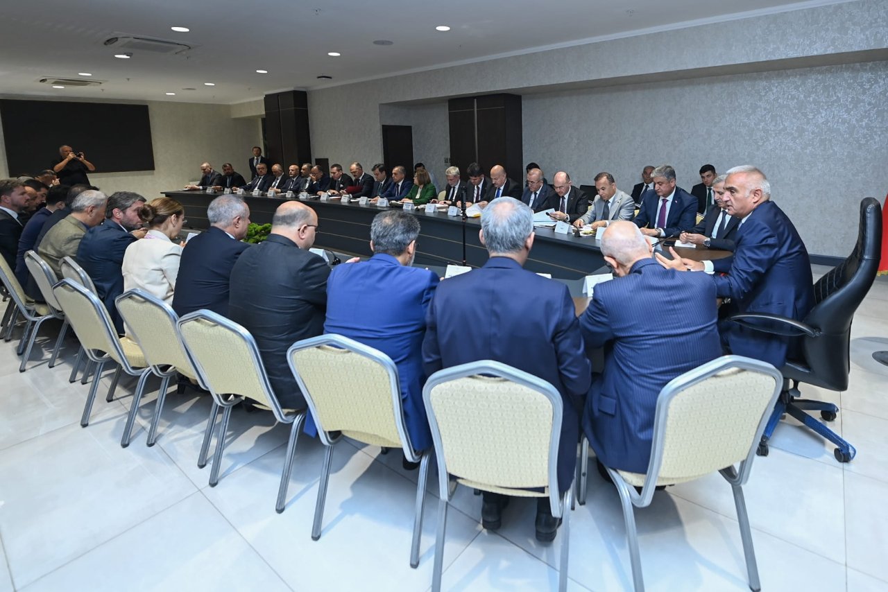 Bakan Ersoy Kahramanmaraş’ta valiler, belediye başkanları ve milletvekillerinin taleplerini dinledi