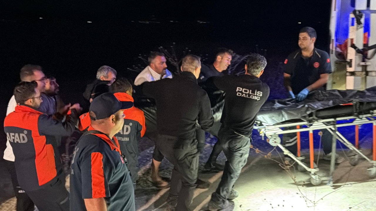 Bakan Tekin’den cansız bedeni bulunan öğretmen İlhan Algınkaplan’ın okuluna taziye ziyareti