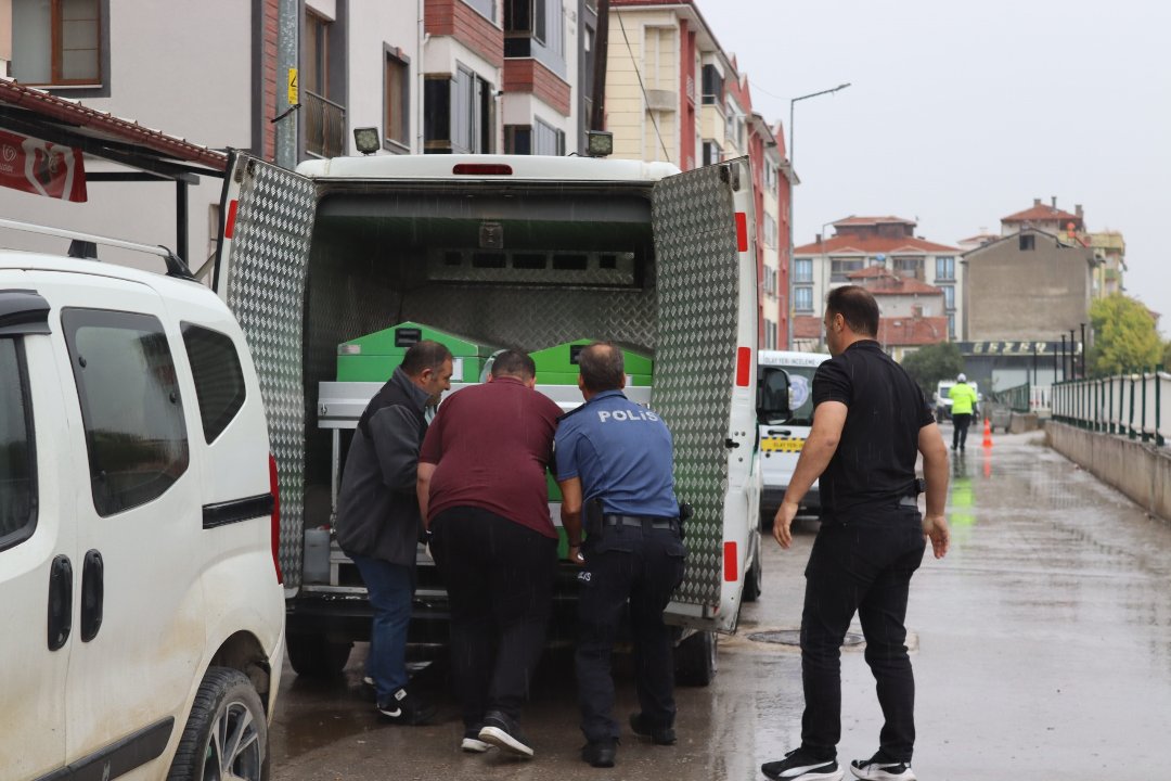 Çorum'da bir kişi boşanma aşamasındaki eşini öldürüp intihar etti