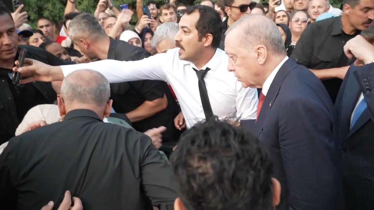 Cumhurbaşkanı Erdoğan, otobüsü durdurup yanına gittiği genç anlattı: Unutamayacağım bir an