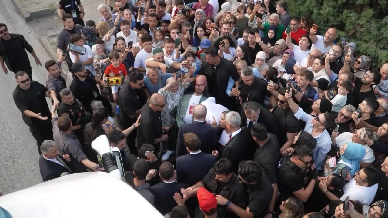 Cumhurbaşkanı Erdoğan, otobüsü durdurup yanına gittiği genç anlattı: Unutamayacağım bir an