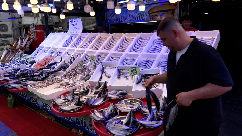 Denizden kasa kasa çıkıyor! Fiyatını duyan tezgaha koşuyor!