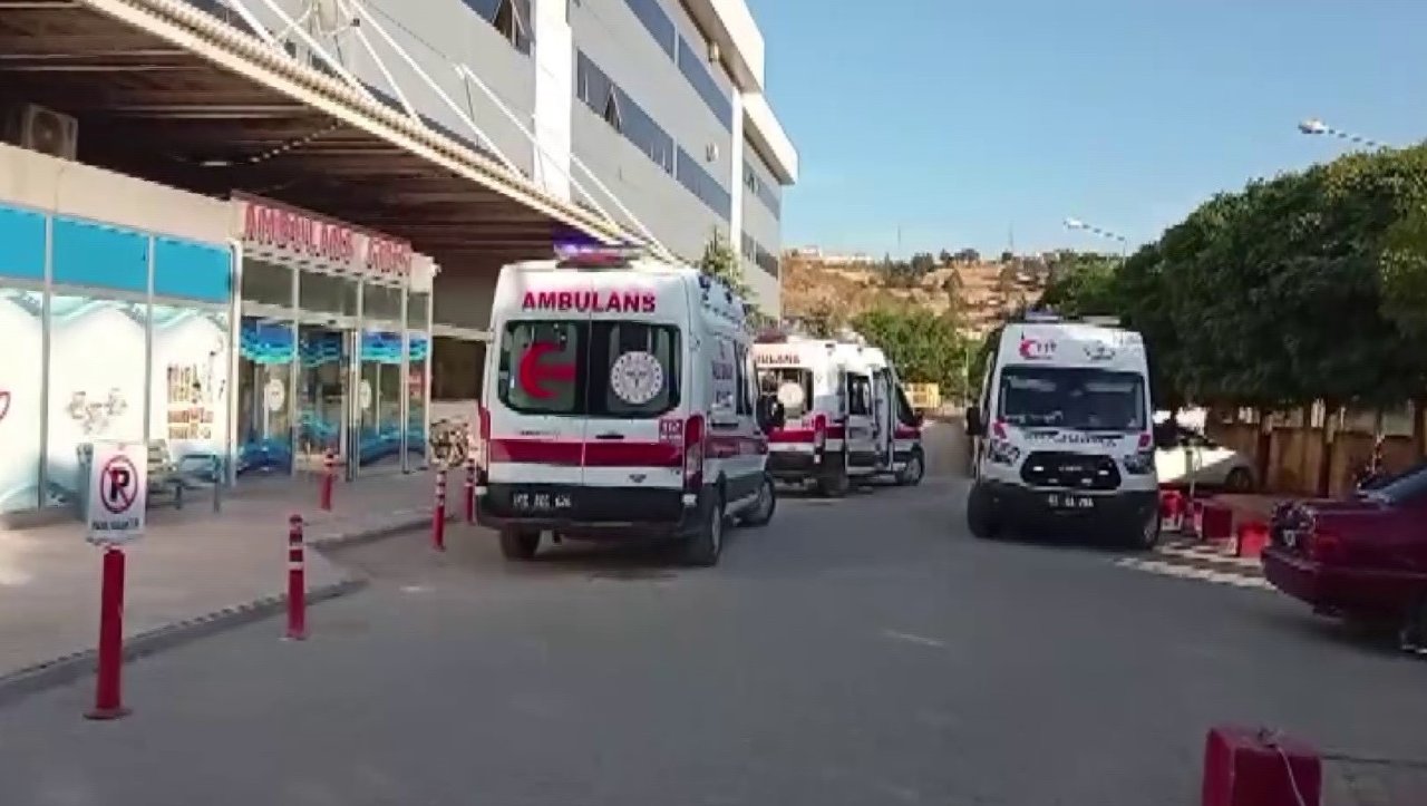 Dışarıdan yemek söyleyen 20 fabrika işçisi zehirlendi