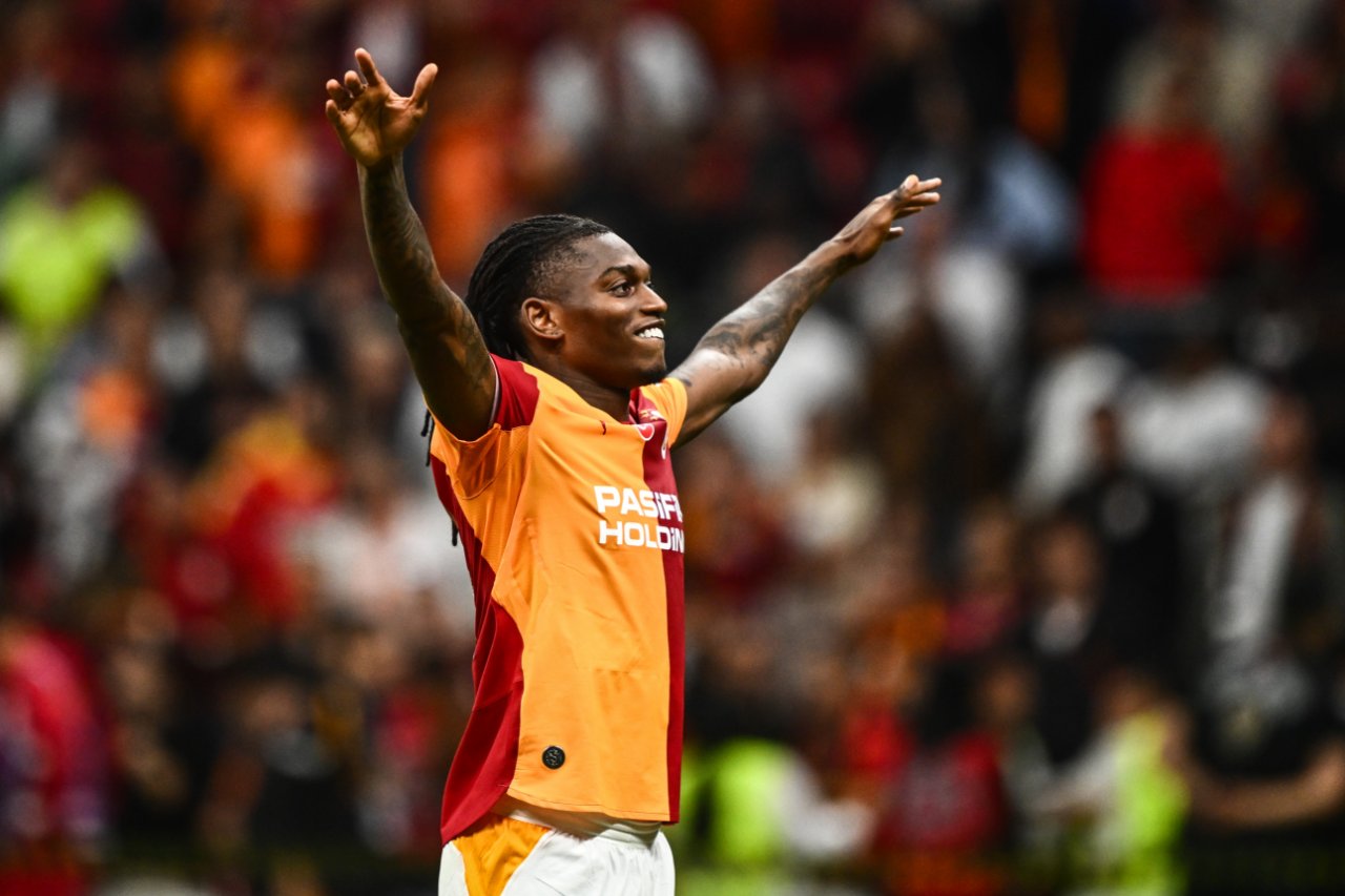 Galatasaray, Rafael Leao transferi için Milan'a 38 milyon euro bonservis ödeyecek.
