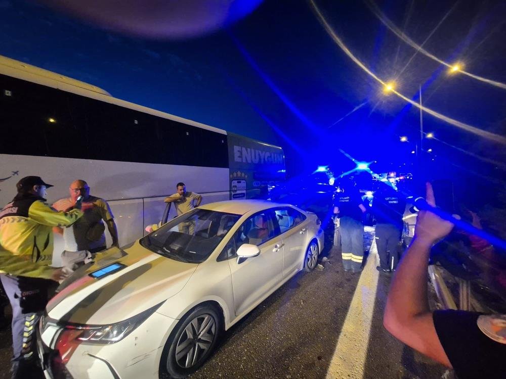 İstanbul-İzmir Otoyolu’nda zincirleme kaza! Yaralılar var