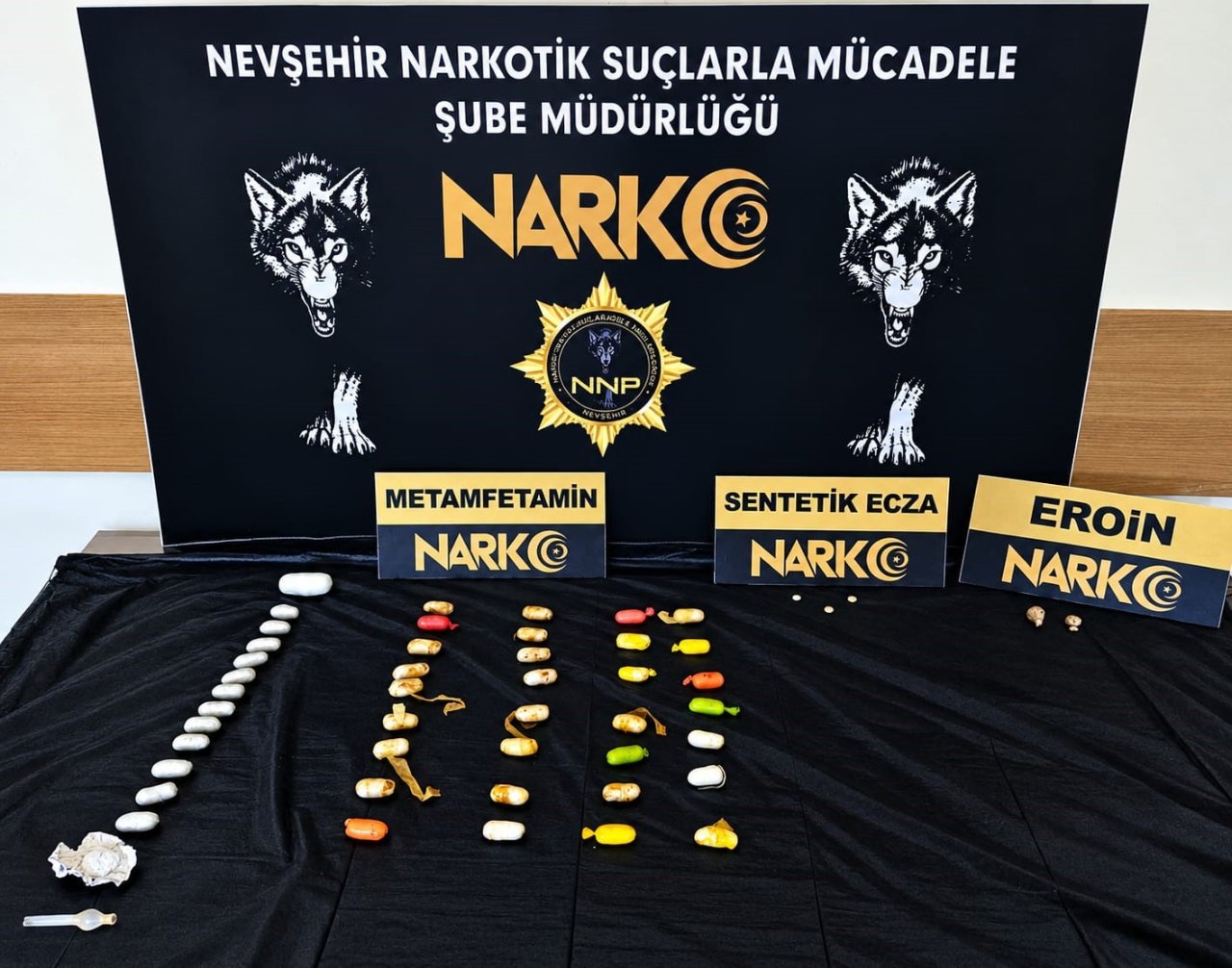 Midesinde uyuşturucu taşıyan şüpheli kapsül patlayınca hayatını kaybetti