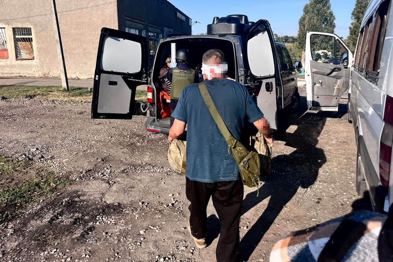 Rusya, Ukraynada sivilleri taşıyan minibüsü vurdu: Ölü ve yaralılar var