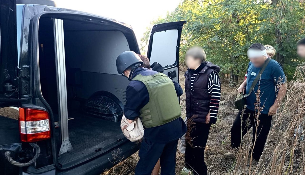 Rusya, Ukraynada sivilleri taşıyan minibüsü vurdu: Ölü ve yaralılar var