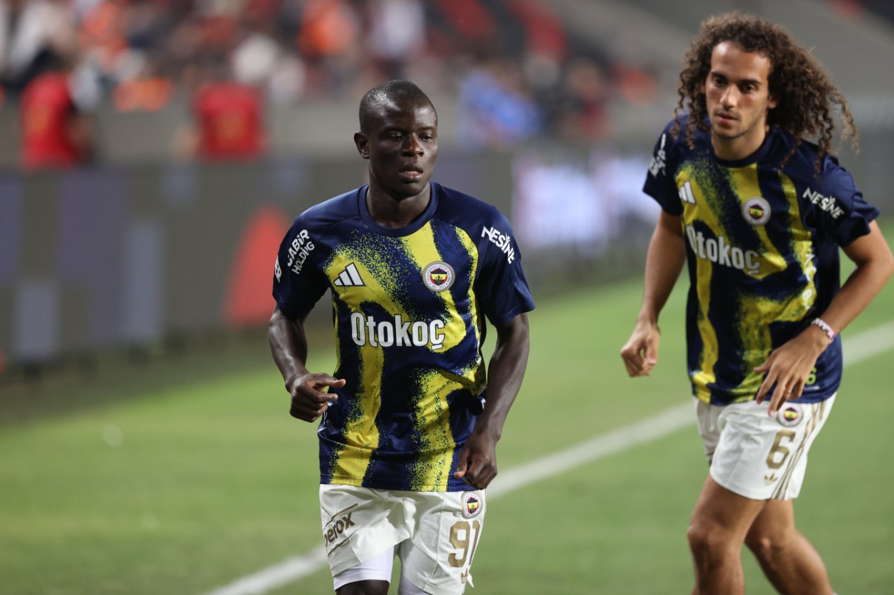 N'Golo Kante, Fenerbahçe'de yıllık 11 milyon euro kazanıyor.
