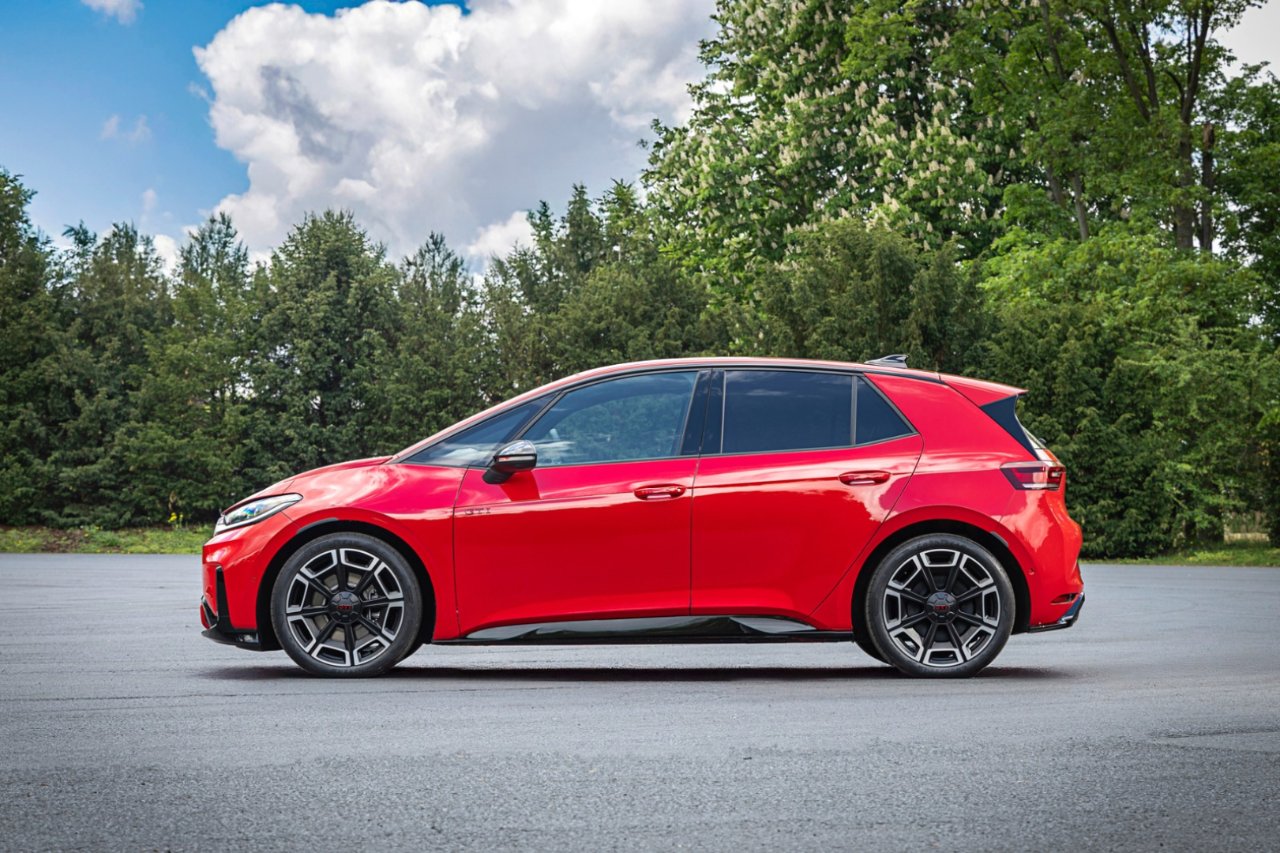 Volkswagen ID.3 GTI tanıtıldı: En güçlü GTI artık elektrikli ve arkadan itişli