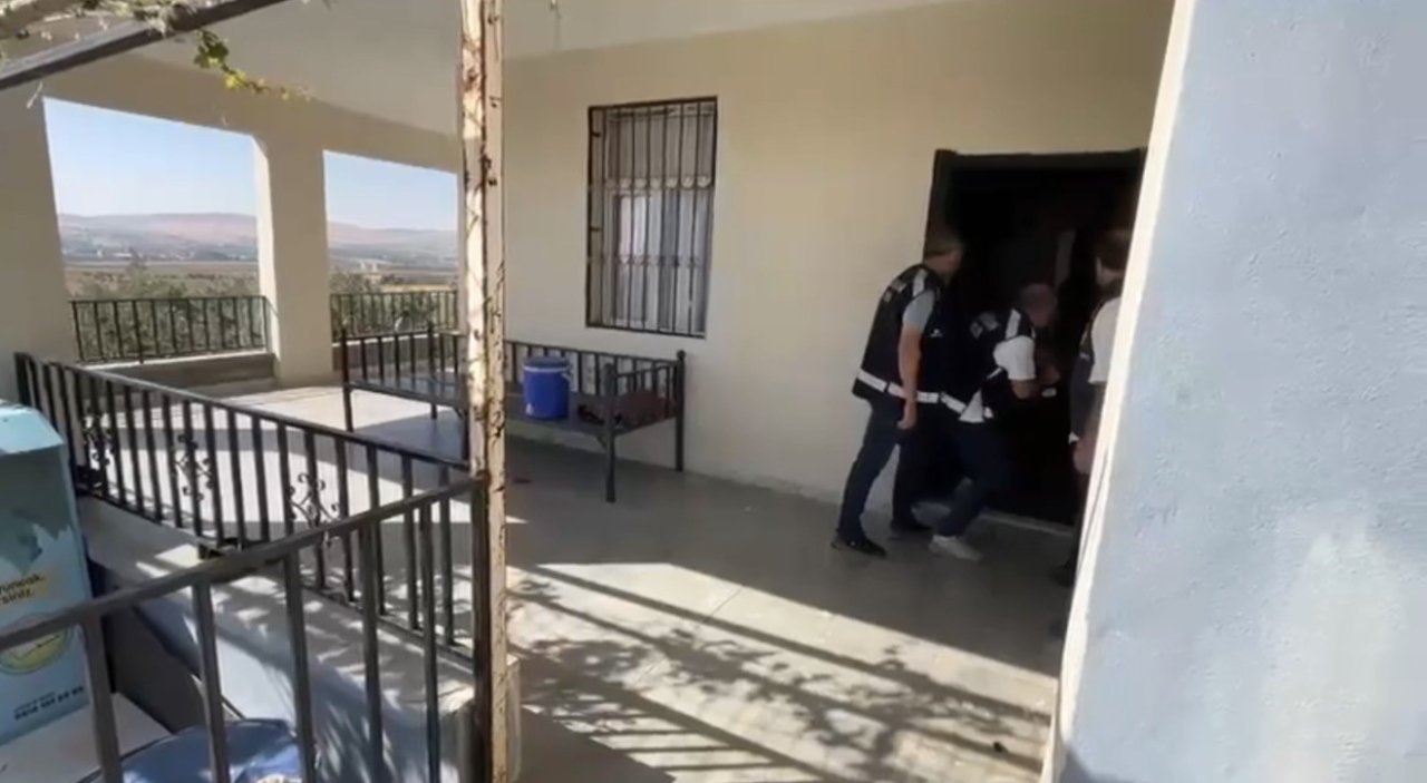 Ağlayan kadını fark eden ekipler, milyon liralık dolandırıcılığı çözdü