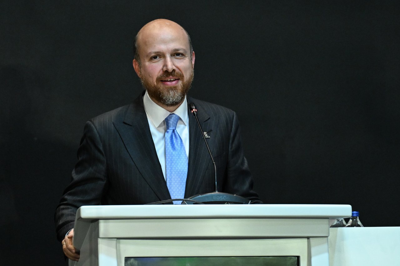 Dünya Etnospor Birliği Başkanı Necmeddin Bilal Erdoğan, 2027 İspanya Süper Kupası tanıtım toplantısında konuşma yaptı.
