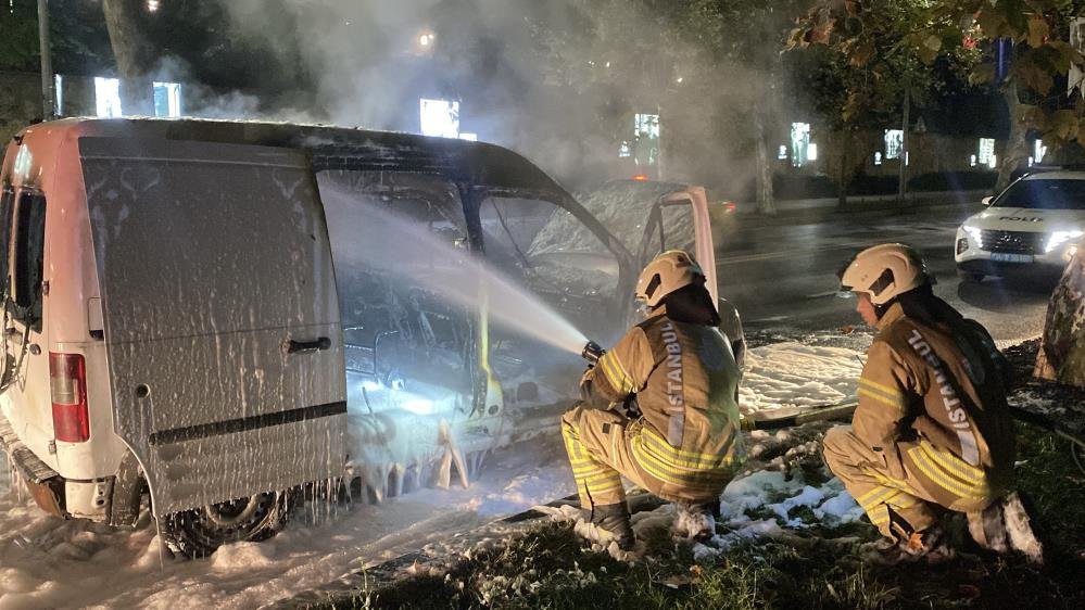 Dolmabahçe Sarayının önünde yanan araç kullanılamaz hale geldi