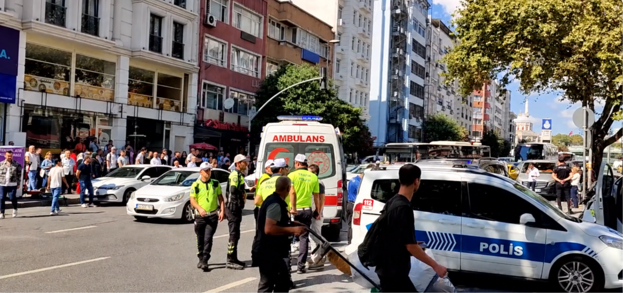 Fatih'te peş peşe iki minibüsün çarptığı genç hayatını kaybetti