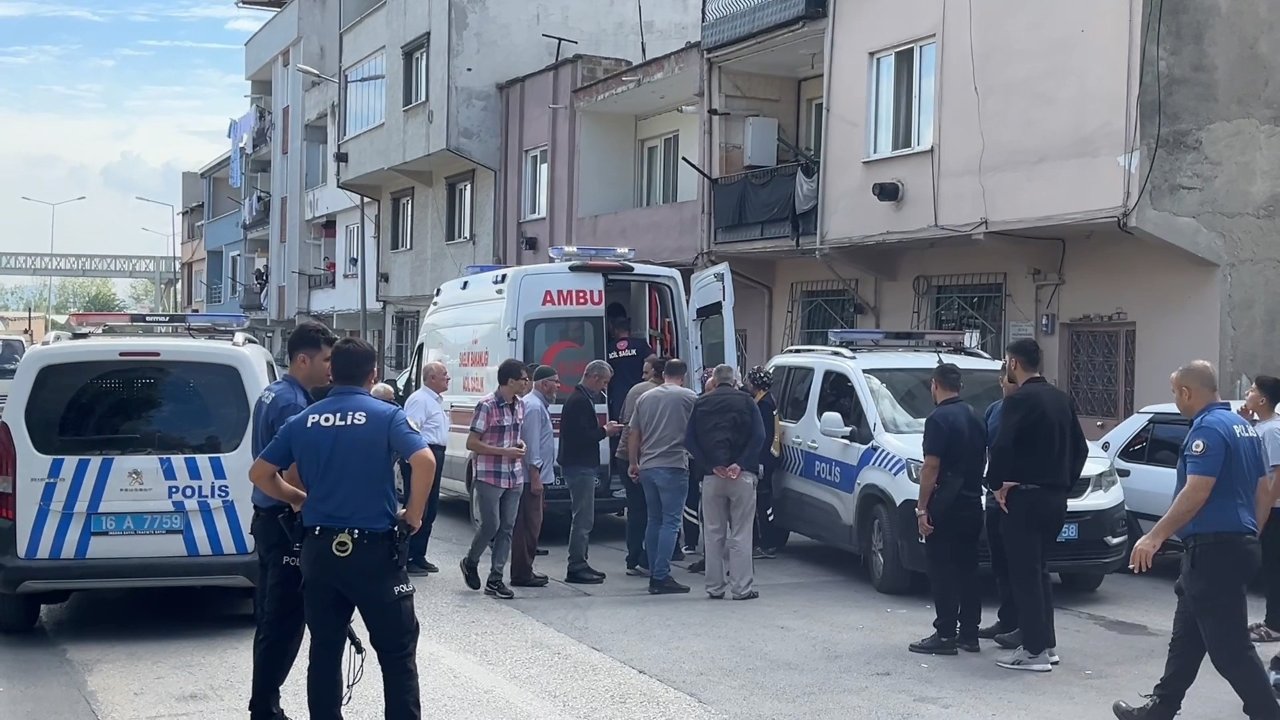 Film gibi operasyon! Elinde bıçakla polislere “siz kimsiniz?” diye bağırdı