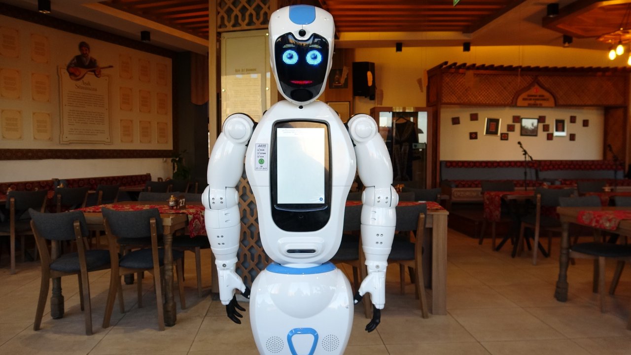 Göreni şaşırtan yerli robot! Marifetlerinde yok yok! ‘Bacım’ diyor, dert dinliyor, Erzurum şivesiyle konuşuyor!