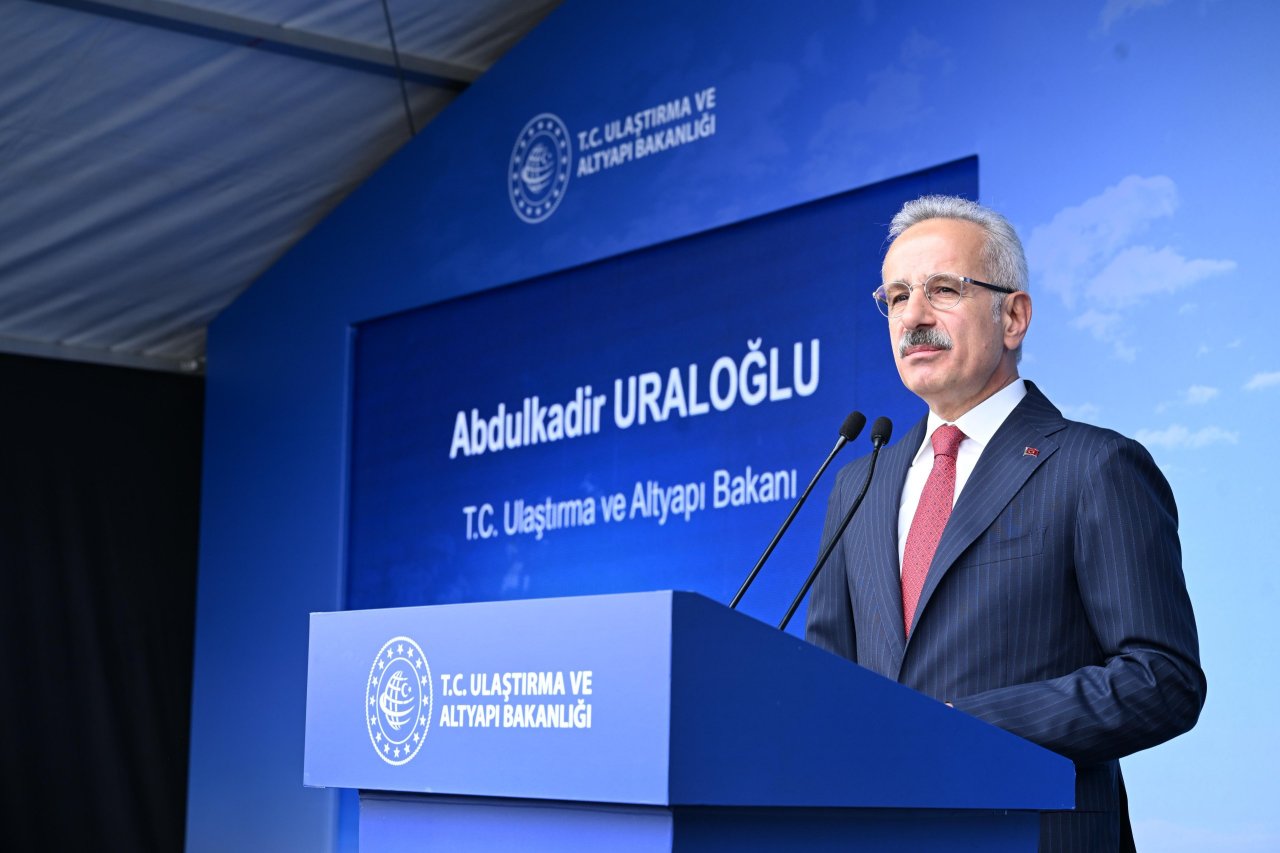 İstanbul Havalimanı’nın ilk doğu-batı pisti yarın açılıyor! Taksi ve havada kalış süreleri kısalacak
