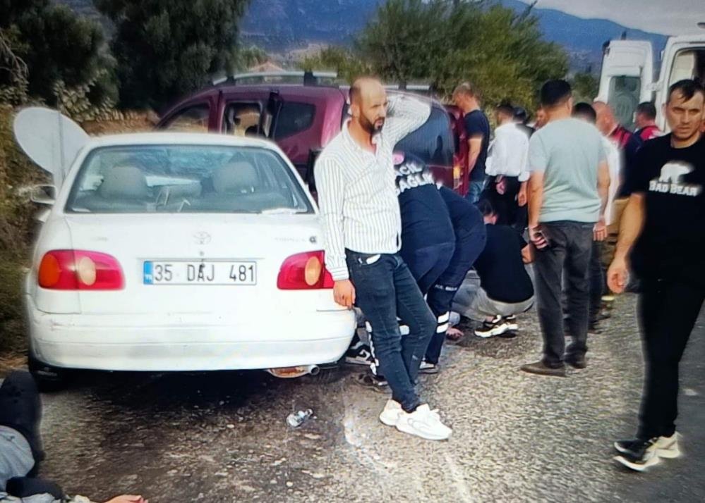 İzmirde hatalı manevra kazaya neden oldu: 1i ağır 8 yaralı