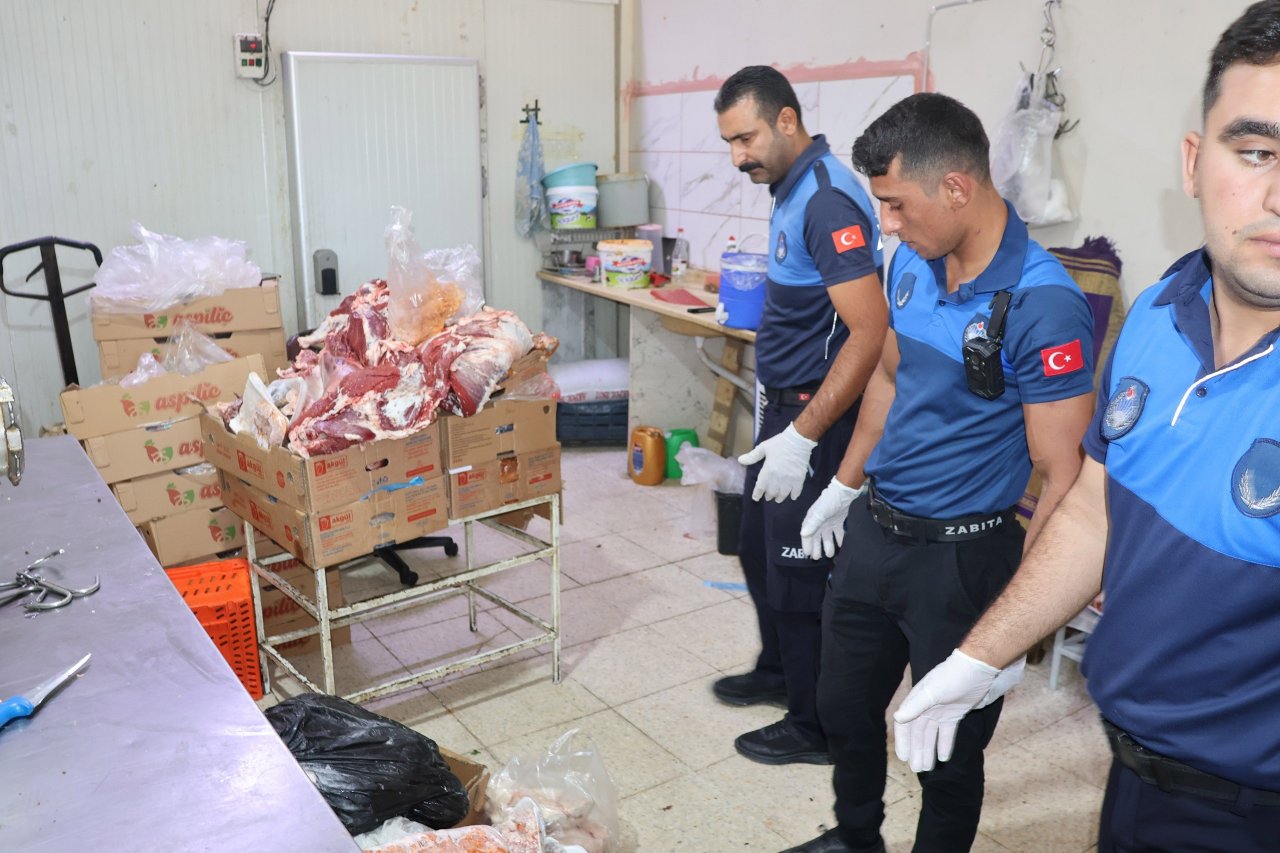 Kasapta kilolarca bozuk et, okul kantininde yüzlerce tarihi geçmiş ürün bulundu