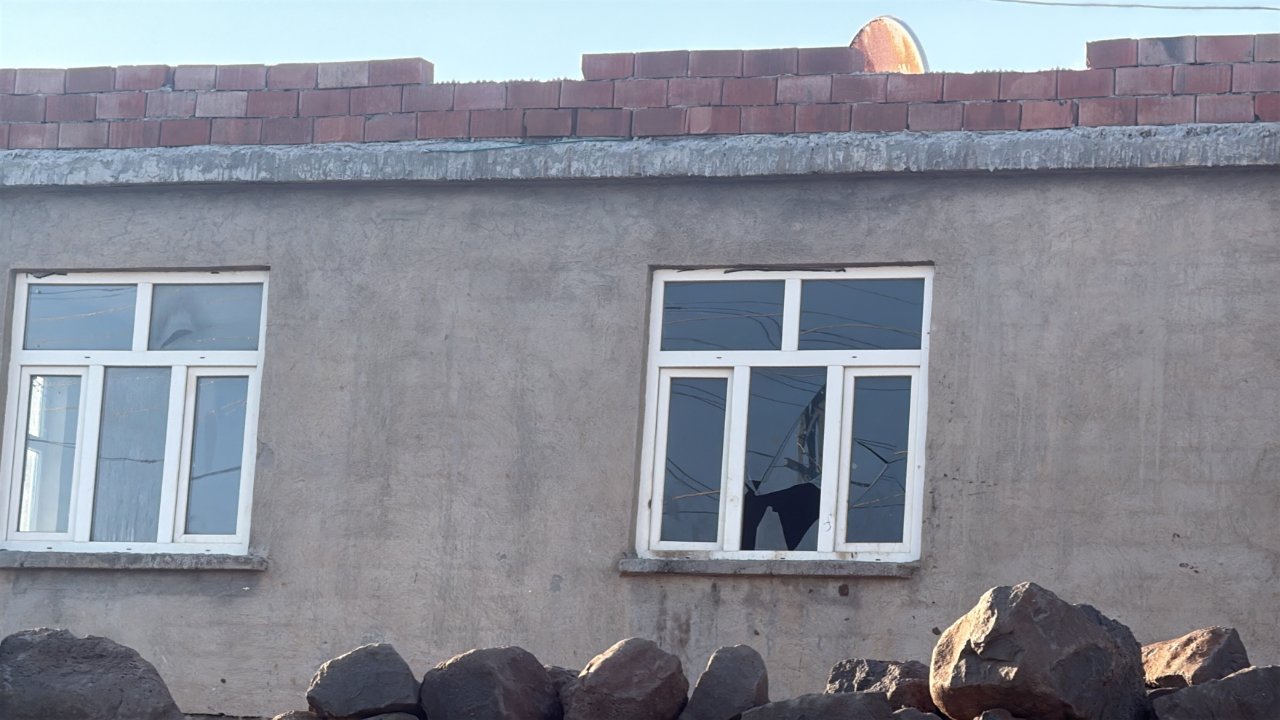Kayıp Büşra Bebekin Diyarbakırdaki evi görüntülendi: Kırık camlar dikkat çekti