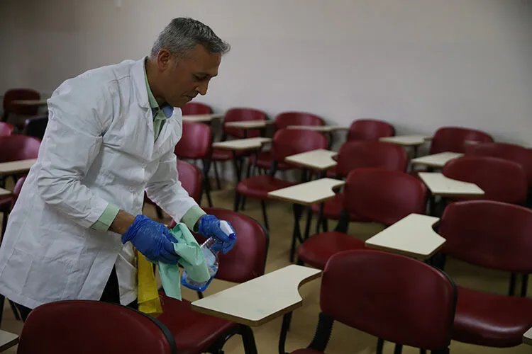 Okul temizliği için üç formül masada: Eleman var hizmet yok!