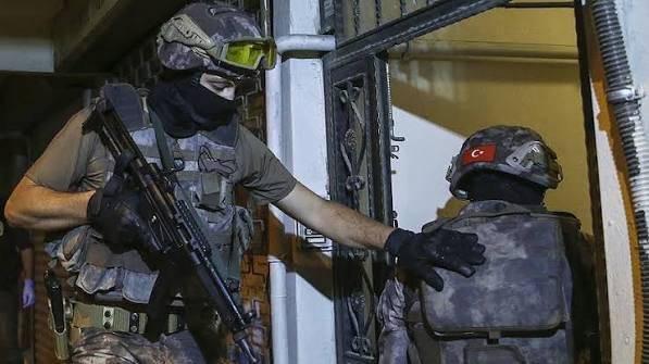Polislere peş peşe müjdeler! Lojman, konut ve fazla mesai ücreti geliyor