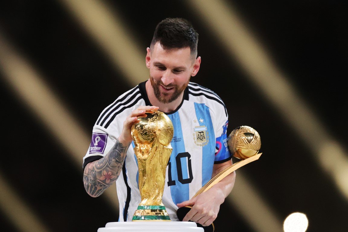 Messi liderliğindeki Arjantin, 2022 FIFA Dünya Kupası'nı müzesine götürdü.