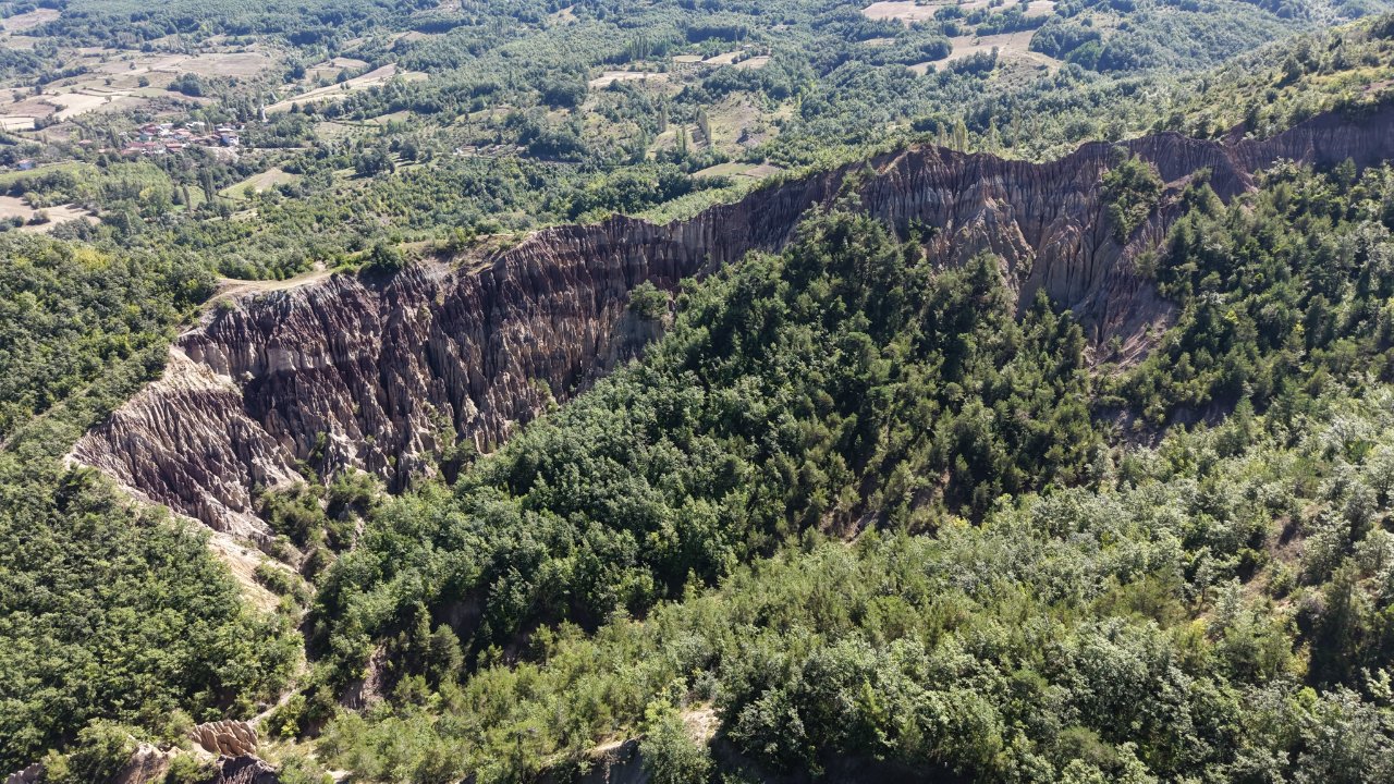 795 metre yükseklikte doğanın şaşırtan eseri! Binlerce yılda bu hale gelmiş