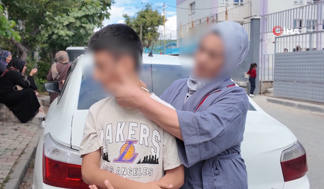 Arnavutköyde kan donduran akran zorbalığı! 12 yaşındaki epilepsi hastası çocuğu dakikalarca darp ettiler