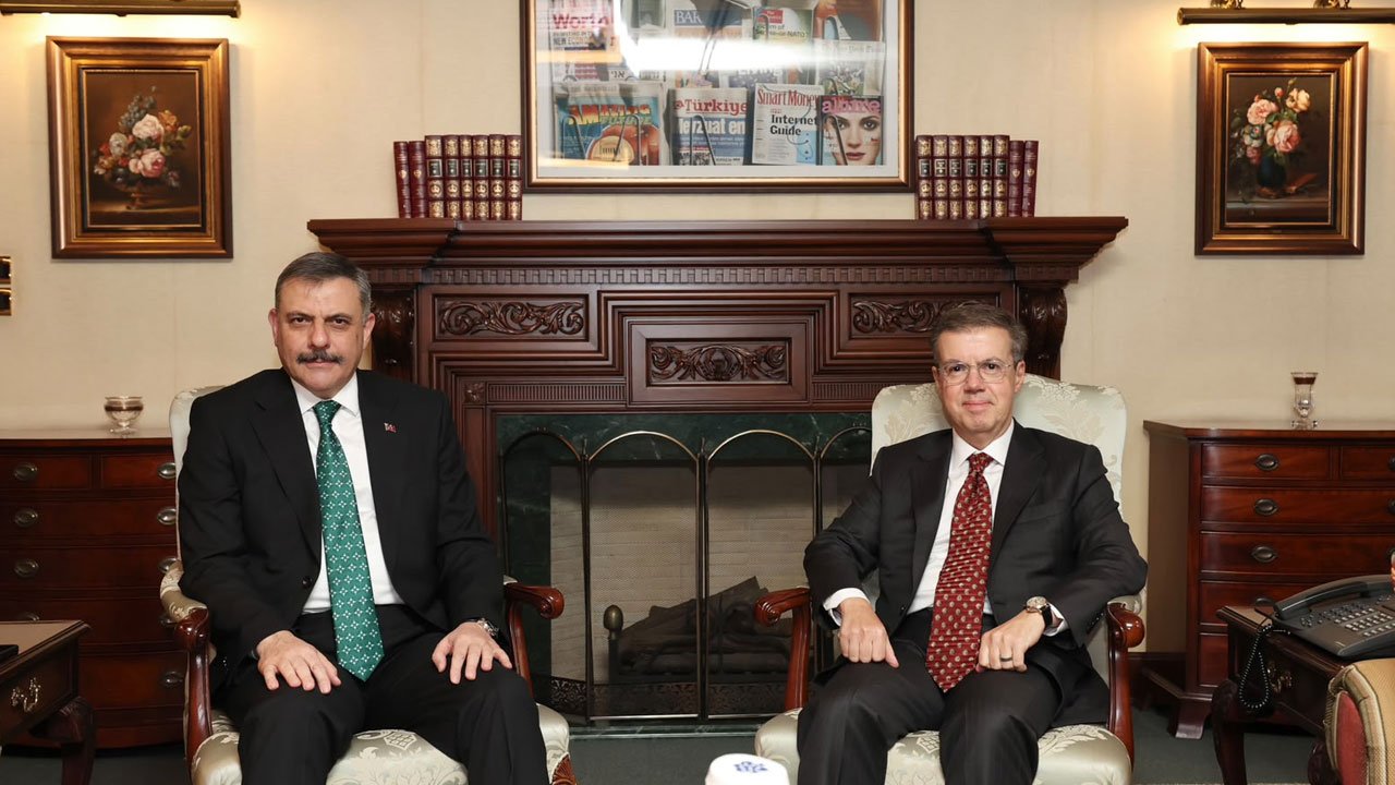 Bakan Çiftçi İhlas Holding’i ziyaret etti